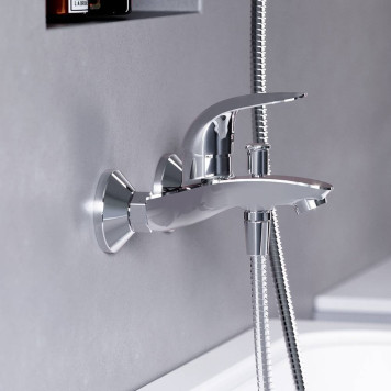 311000001 Смеситель для ванны и душа-1