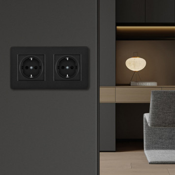 Розетка с заземлением и со шторкой Arte Milano SET16-2 SET16-2-40-1x2 black-1