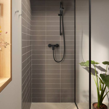 Hansgrohe Rebris E Смеситель для душа, настенный, цвет: черный матовый. 72650670-2