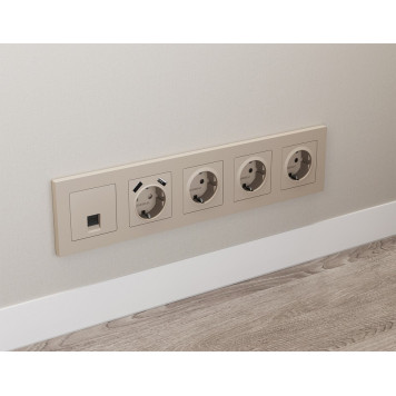 Розетка Ethernet RJ-45 и со шторками, без рамки Ambrella Volt ALFA MA372005-2