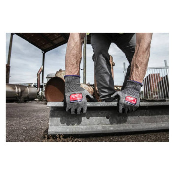 Перчатки Milwaukee Cut level с уровнем сопротивления порезам 6/F,M/8-5