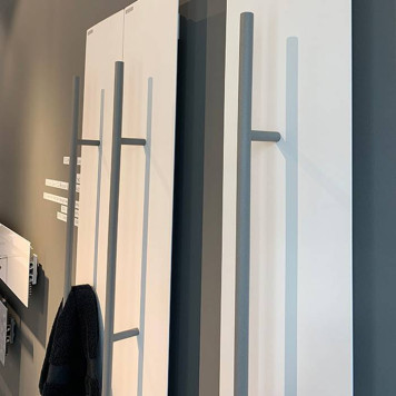 Antrax Teso Полотенцесушитель электрический 25x150H см, рейлинг: хром, цвет: белый матовый. ECTSV150001T/BCOR-1