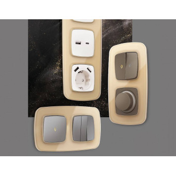 Рамка на 3 поста Ambrella Volt Radian Стекло органическое OF320603-1