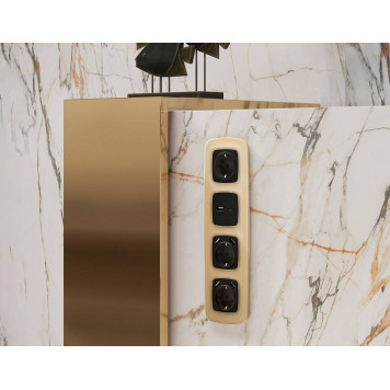 Рамка на 3 поста Ambrella Volt Radian Стекло органическое OF320603-2