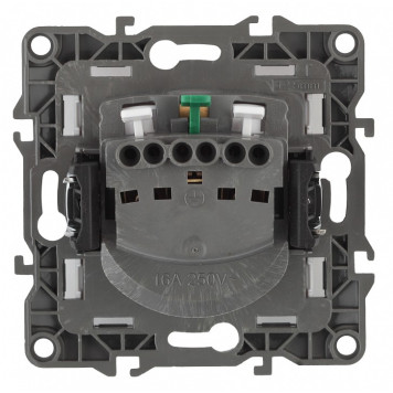Розетка с заземлением и со шторкой, без рамки Эра Эра 12 12-2102-15-1