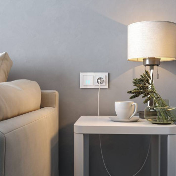 Розетка с заземлением и с шторками, без рамки с Wi-Fi Werkel белый W1171601-4