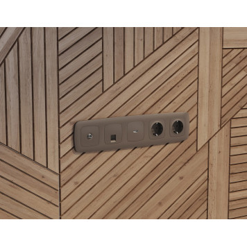 Розетка Ethernet RJ-45 и со шторками, без рамки Ambrella Volt OMEGA MO642005-2