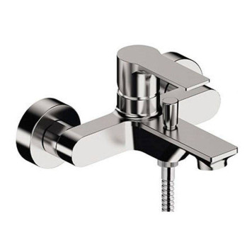 Смеситель для ванны Remer с лейкой держателем и шлангом хром-4