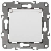 Розетка с заземлением и со шторкой, без рамки с крышкой Эра Эра 12 12-2103-01