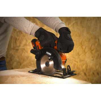 Пила Ferm CSM1049-6