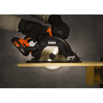 Пила Ferm CSM1049-5
