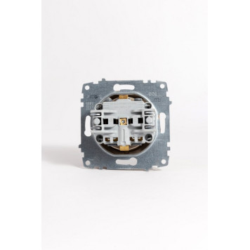 Розетка с заземлением и со шторкой, без рамки с крышкой Elbi Eleсtriс Zena Vega 609-011400-219-6