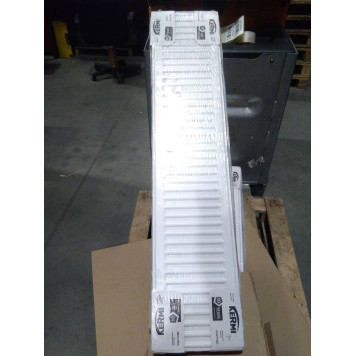 Уцененный товар (нарушена упаковка, вмятина на решетке): Стальной панельный радиатор Kermi Profil-V FTV 12/300/1400 нижнее подключение белый RAL 9016 FTV120301401R2Y (FTV120301401R2Y)