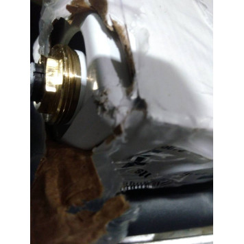 Уцененный товар (нарушена упаковка, вмятина на решетке): Стальной панельный радиатор Kermi Profil-V FTV 12/300/1400 нижнее подключение белый RAL 9016 FTV120301401R2Y (FTV120301401R2Y)-1