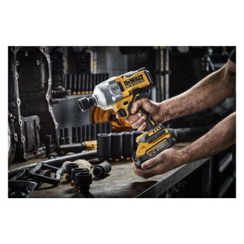 Гайковерт аккумуляторный DeWalt DCF961NT (без акк, без з/у), кейс-7