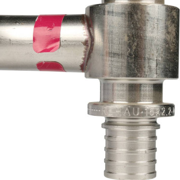 REHAU RAUTITAN Трубка Т-образная для подключения к отопительному прибору 16/250-3