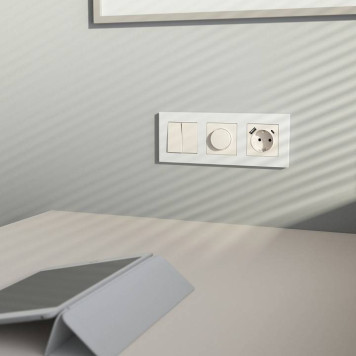 Розетка с заземлением и со шторкой и 2хUSB type A и C, без рамки Werkel айвори матовый W1171762-2