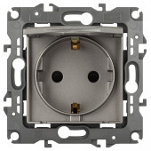 Розетка с заземлением и со шторкой, без рамки с крышкой Эра Эра 12 12-2103-16