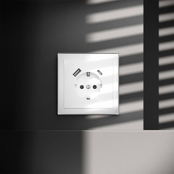 Розетка с заземлением и со шторкой и 2хUSB type A и C, без рамки Voltum S70 VLS040501-5